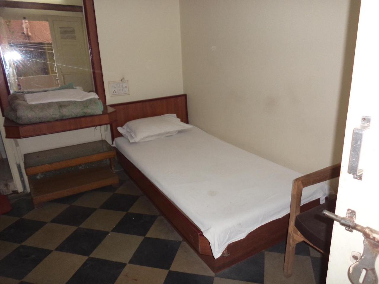 Hotel Neelkamal Indore Buitenkant foto