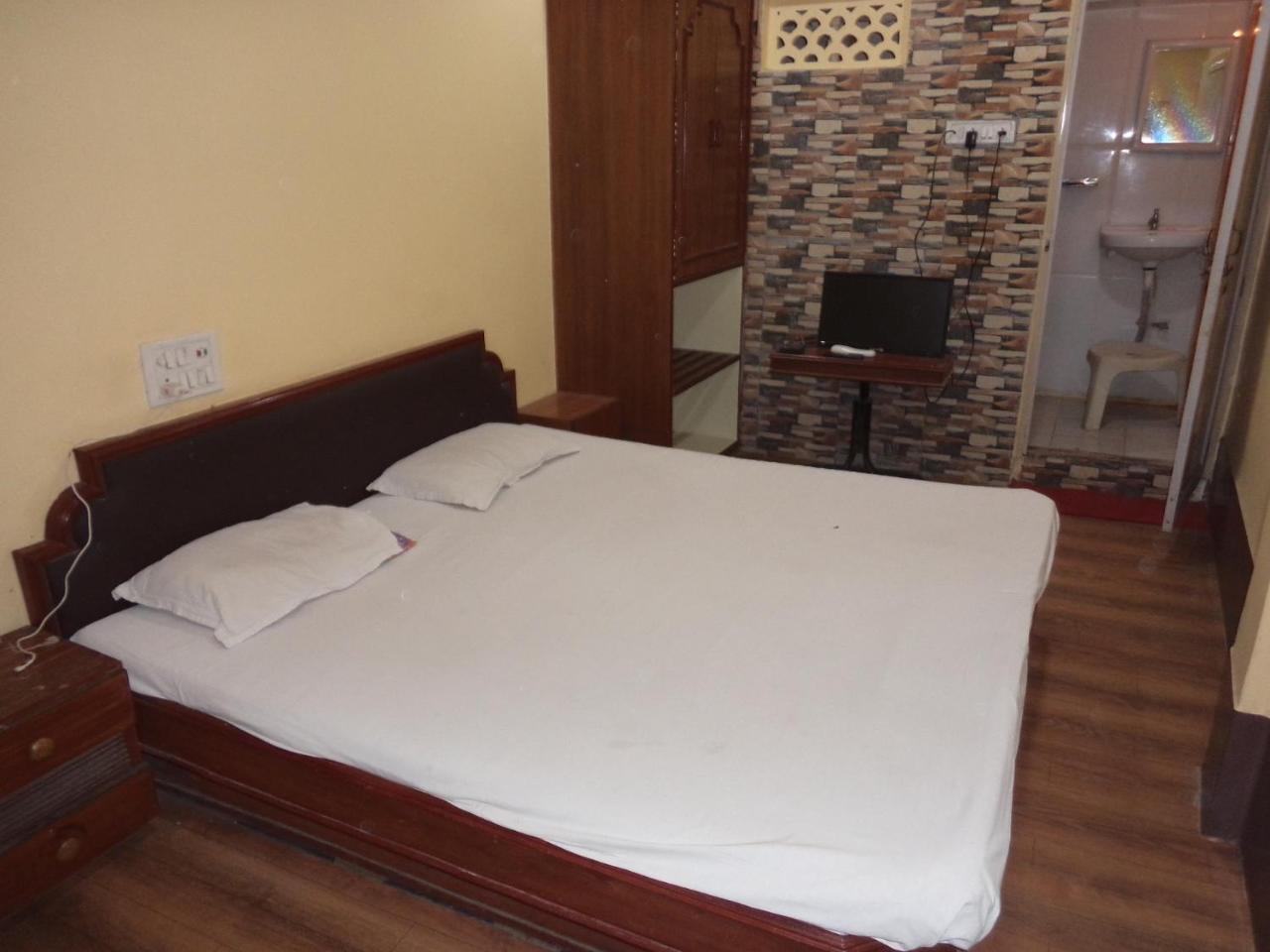 Hotel Neelkamal Indore Buitenkant foto